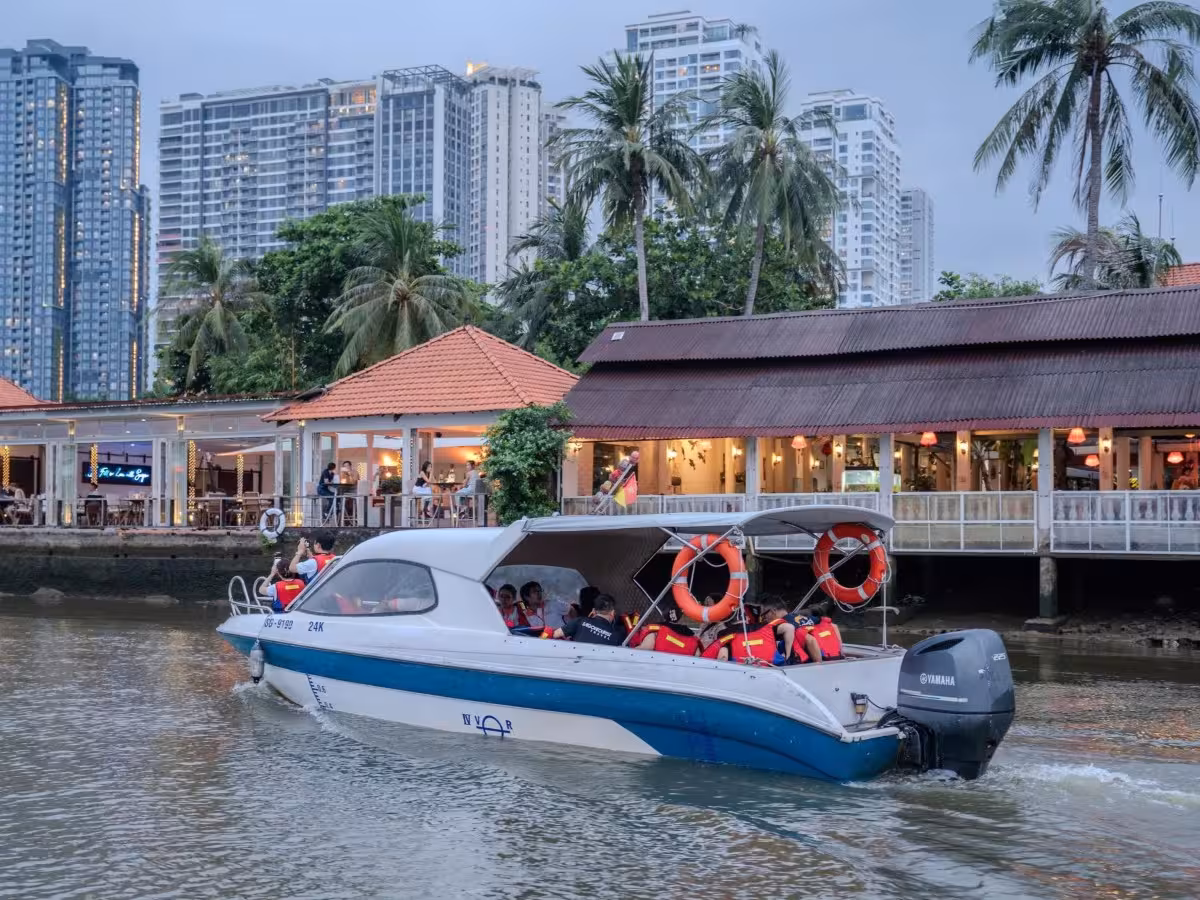 Boat-Ride-To-The-Deck-Saigon-River-Tour-Hero-Mobile_converted