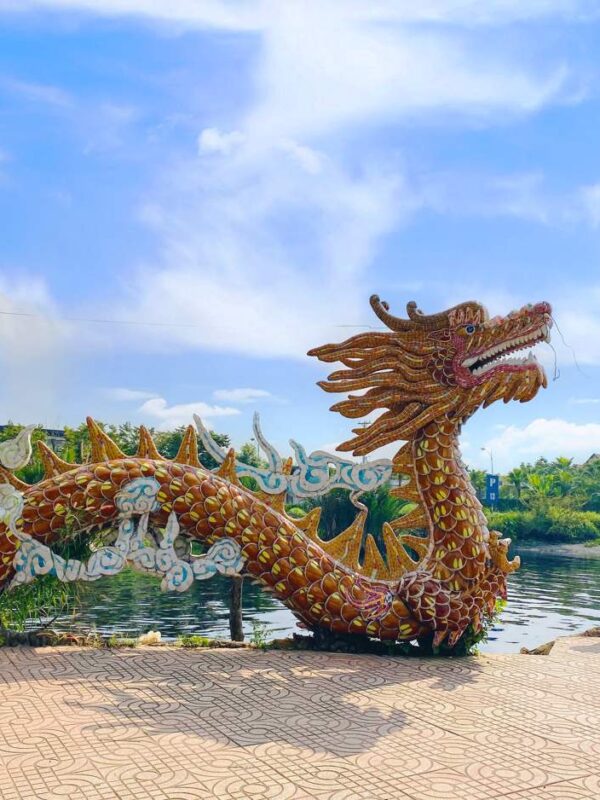 Dragon Floating Temple Sightseeing