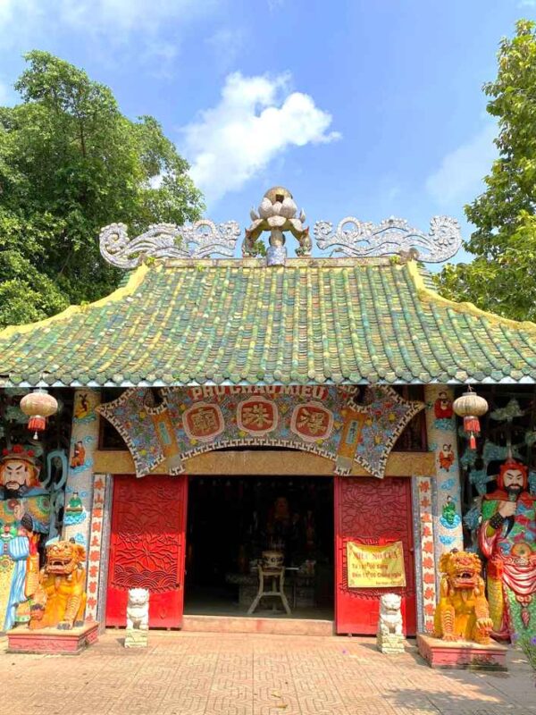 Dragon Floating Temple Sightseeing